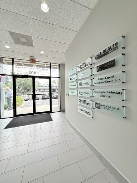 5402 W Laurel St, Tampa, FL à louer - Photo intérieure – Image 2 sur 17