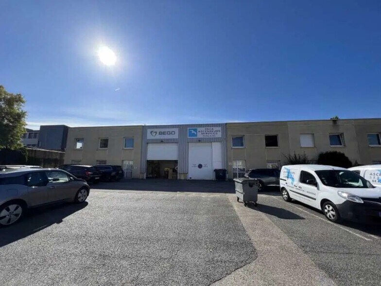 Bureau dans Villeurbanne à louer - Photo de l’immeuble – Image 1 sur 10