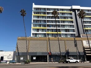 415-425 Washington Blvd, Marina del Rey, CA à louer Photo de l’immeuble– Image 2 sur 2