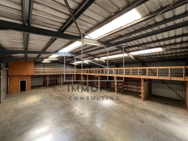 Plus de détails pour Local d’activités à vendre