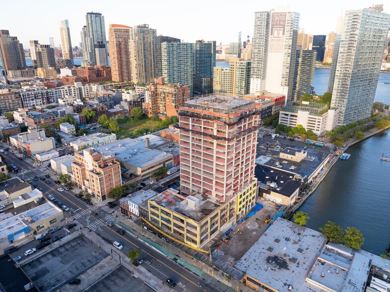 45-40 Vernon Blvd, Long Island City, NY à louer - Photo de l’immeuble – Image 2 sur 4