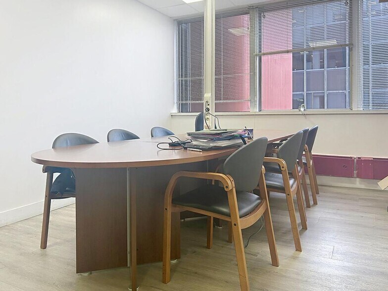 Bureau dans Maisons-Alfort à vendre - Photo de l’immeuble – Image 2 sur 9