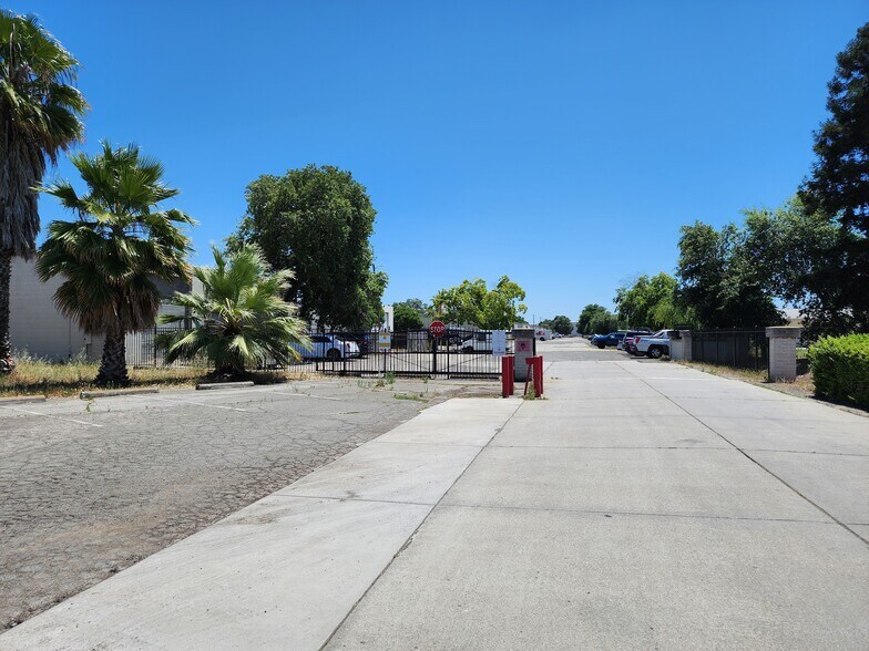 4672 E Waterloo Rd, Stockton, CA à louer - Photo de l’immeuble – Image 2 sur 6