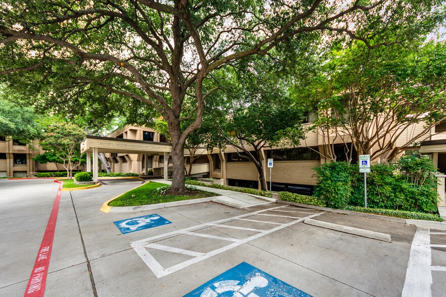 8345 Walnut Hill Ln, Dallas, TX à vendre - Photo de l’immeuble – Image 3 sur 96