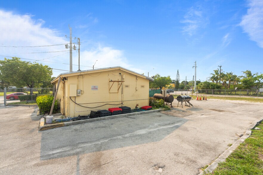 700 NW 27th Ave, Fort Lauderdale, FL à louer - Photo de l’immeuble – Image 3 sur 4