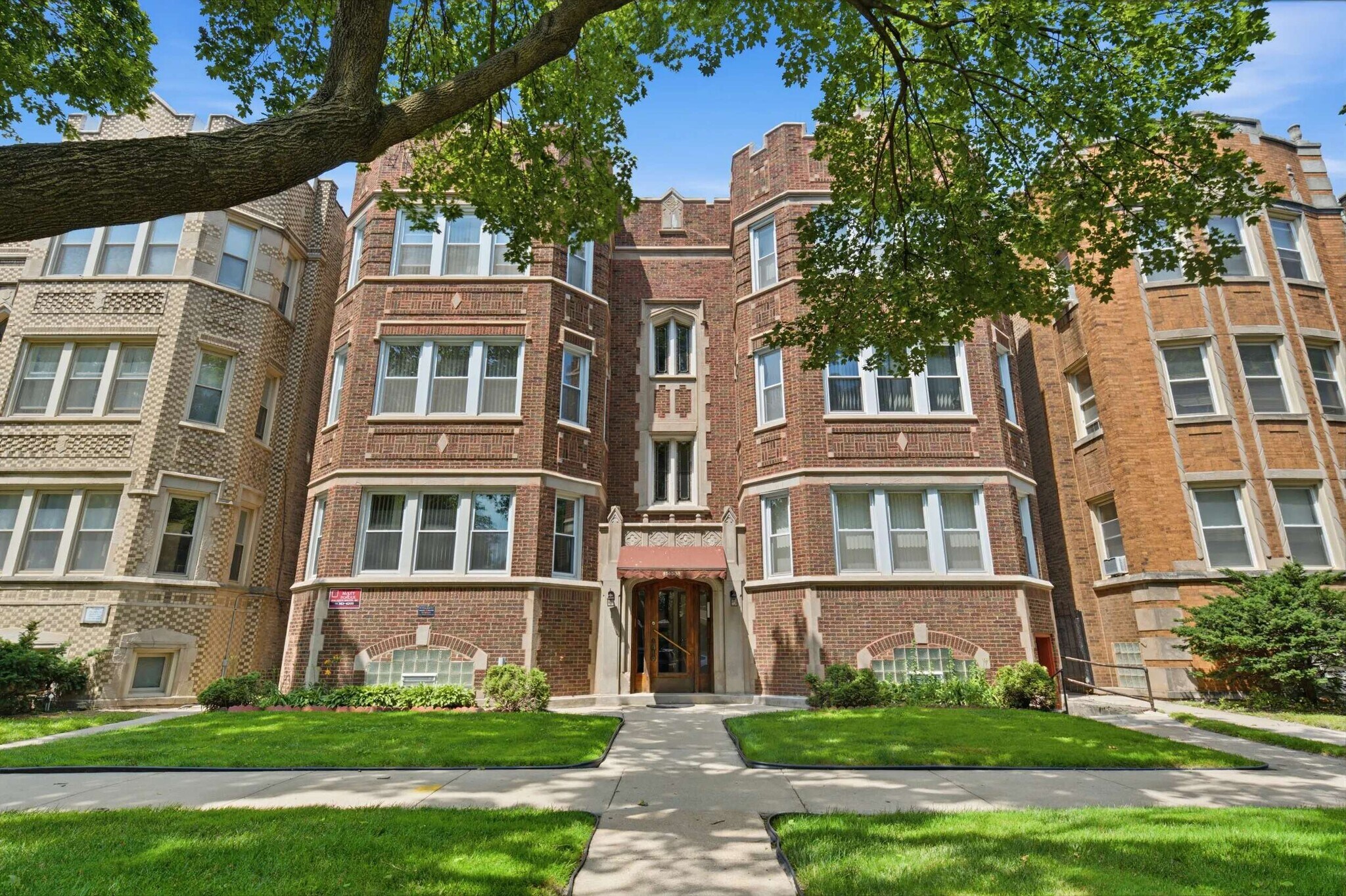 8138 S Calumet Ave, Chicago, IL à vendre Photo de l’immeuble– Image 1 sur 20
