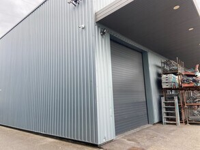 1 Avenue B, Saint-Priest à louer Photo intérieure– Image 2 sur 6