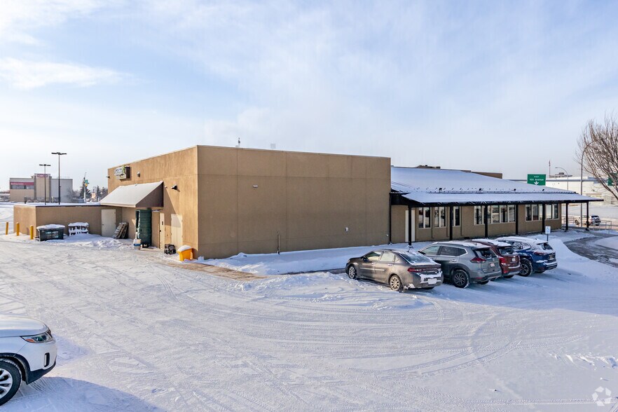 10121 171st St, Edmonton, AB à vendre - Photo de l’immeuble – Image 3 sur 4