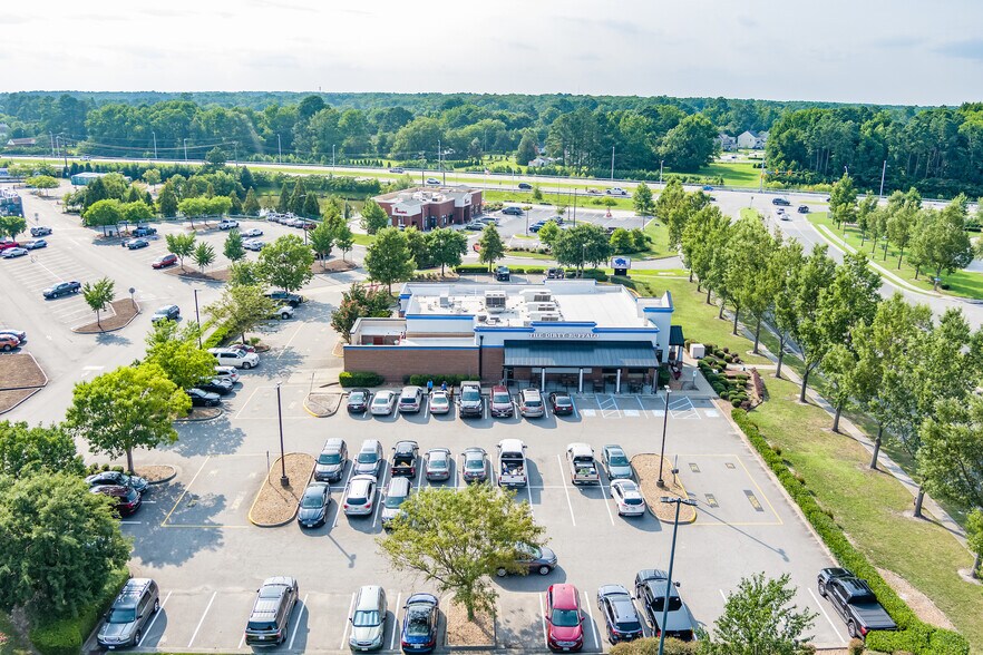 612 Grassfield Pky, Chesapeake, VA à louer - Photo de l’immeuble – Image 3 sur 5