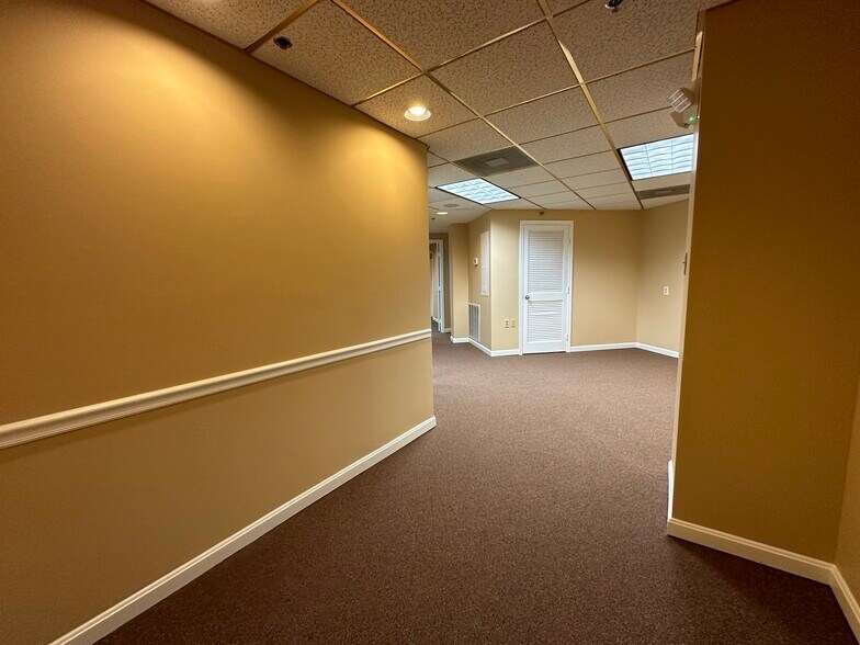305 Harrison St, Leesburg, VA à louer - Photo intérieure – Image 2 sur 31