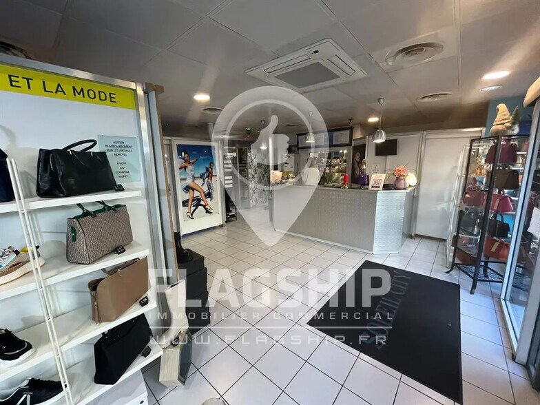 Local commercial dans Paris à louer - Photo de l’immeuble – Image 1 sur 8