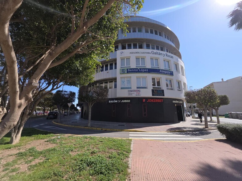 Bureau dans El Ejido, Almería à vendre - Photo principale – Image 1 sur 27