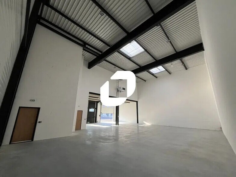 48 Rue Du Lyonnais, Saint-Priest à louer - Photo de l’immeuble – Image 2 sur 56