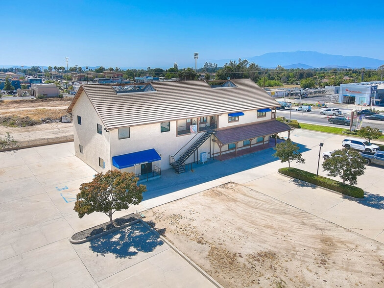 18791 Van Buren Blvd, Riverside, CA à vendre - Photo de l’immeuble – Image 2 sur 33