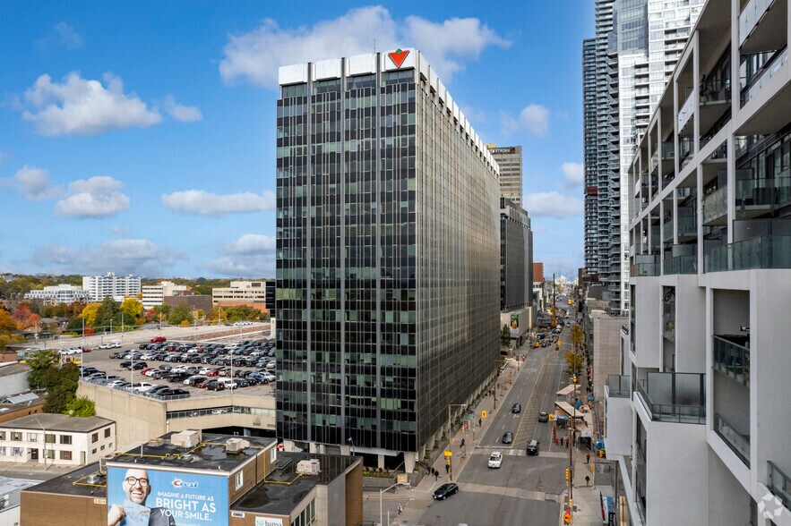 2180 Yonge St, Toronto, ON à louer - Photo de l’immeuble – Image 2 sur 6