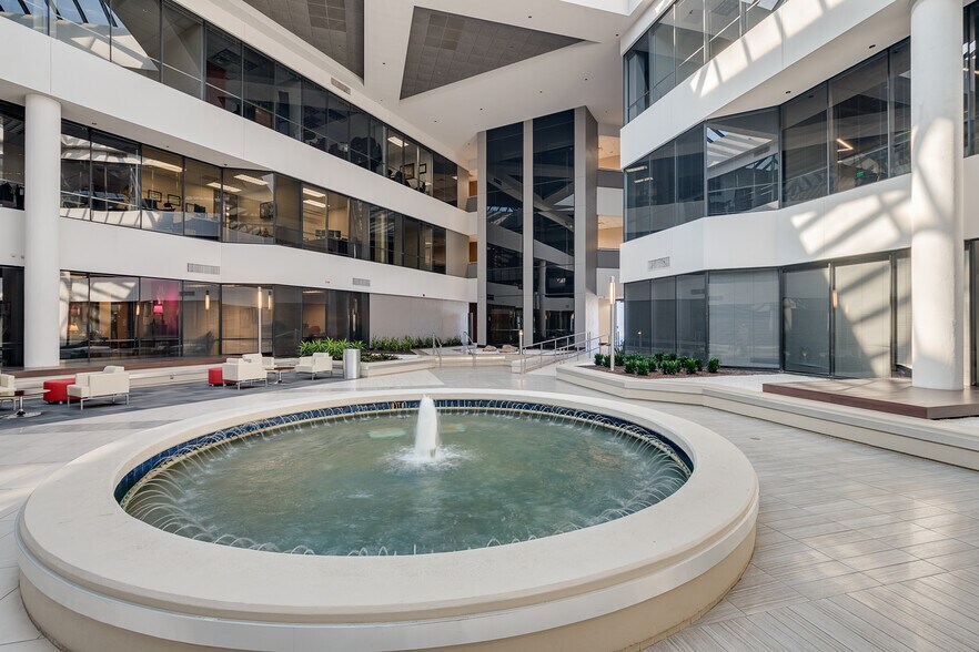 800 E Campbell Rd, Richardson, TX à louer - Hall d’entrée – Image 2 sur 21