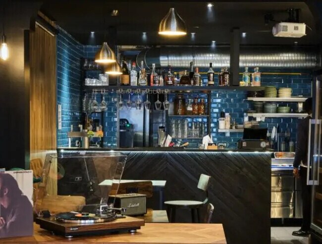 Plus de détails pour Local commercial à vendre