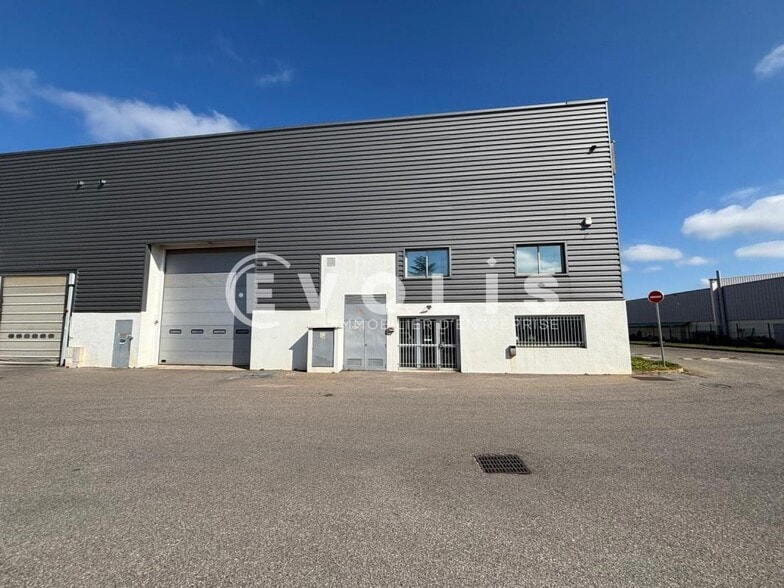 25 Avenue Des Frères Montgolfier, Chassieu à louer - Photo de l’immeuble – Image 2 sur 8