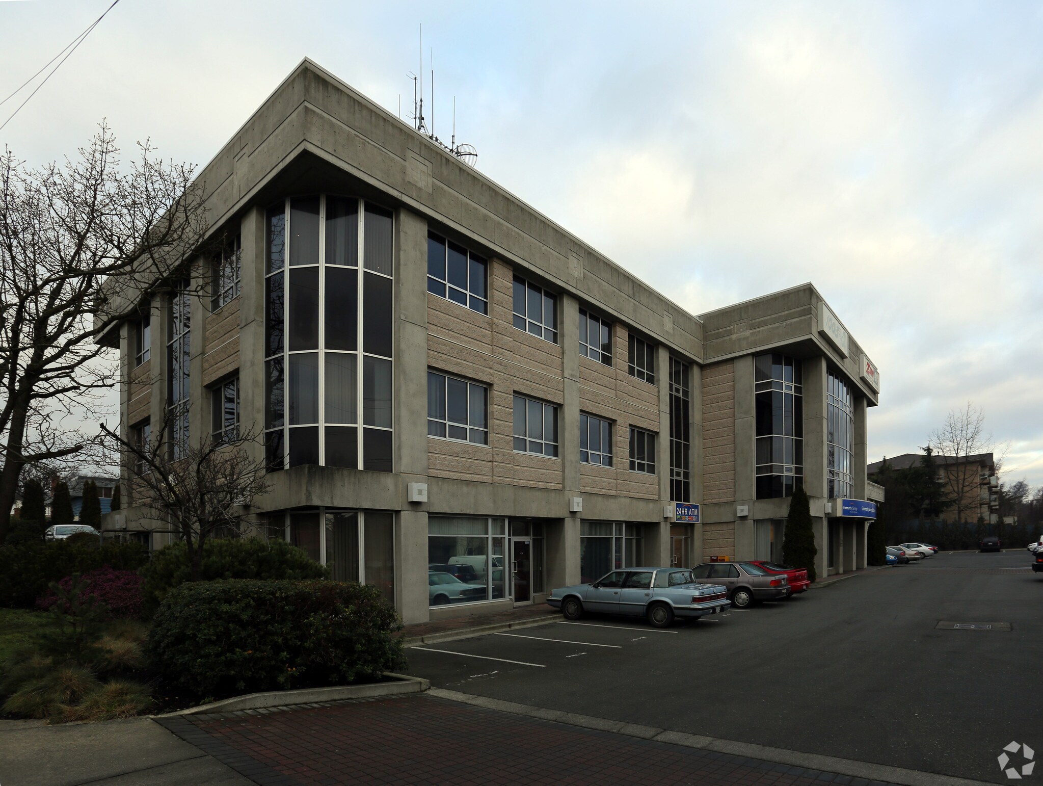 2750 Quadra St, Victoria, BC à louer Photo principale– Image 1 sur 6
