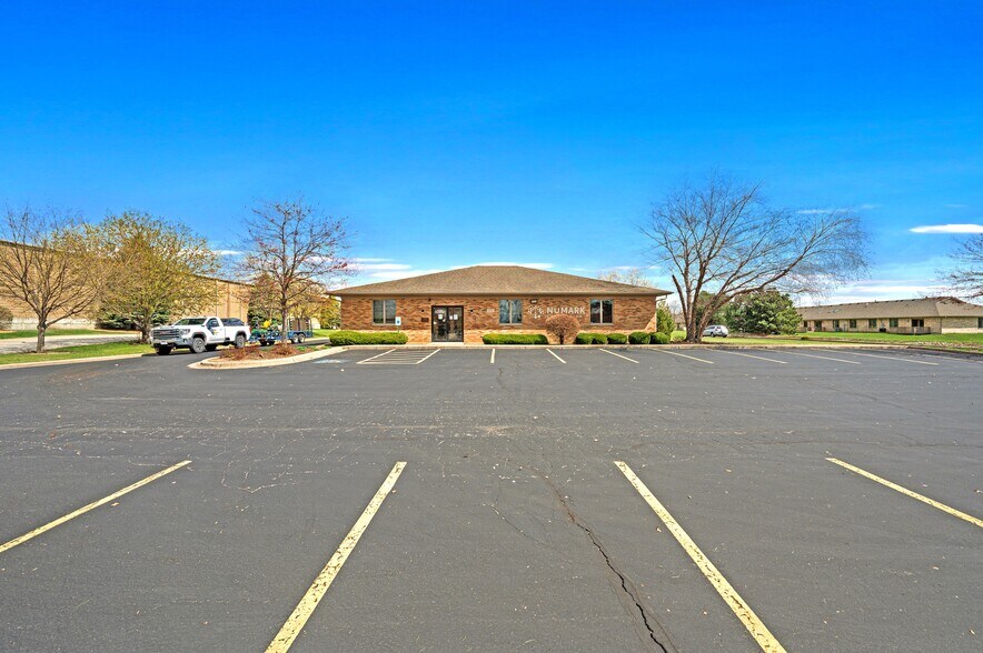 272 Caterpillar Dr, Joliet, IL à vendre - Photo de l’immeuble – Image 2 sur 5