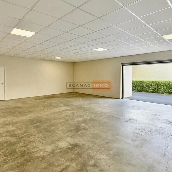 Bureau dans Puget-sur-Argens à louer - Photo de l’immeuble – Image 1 sur 5