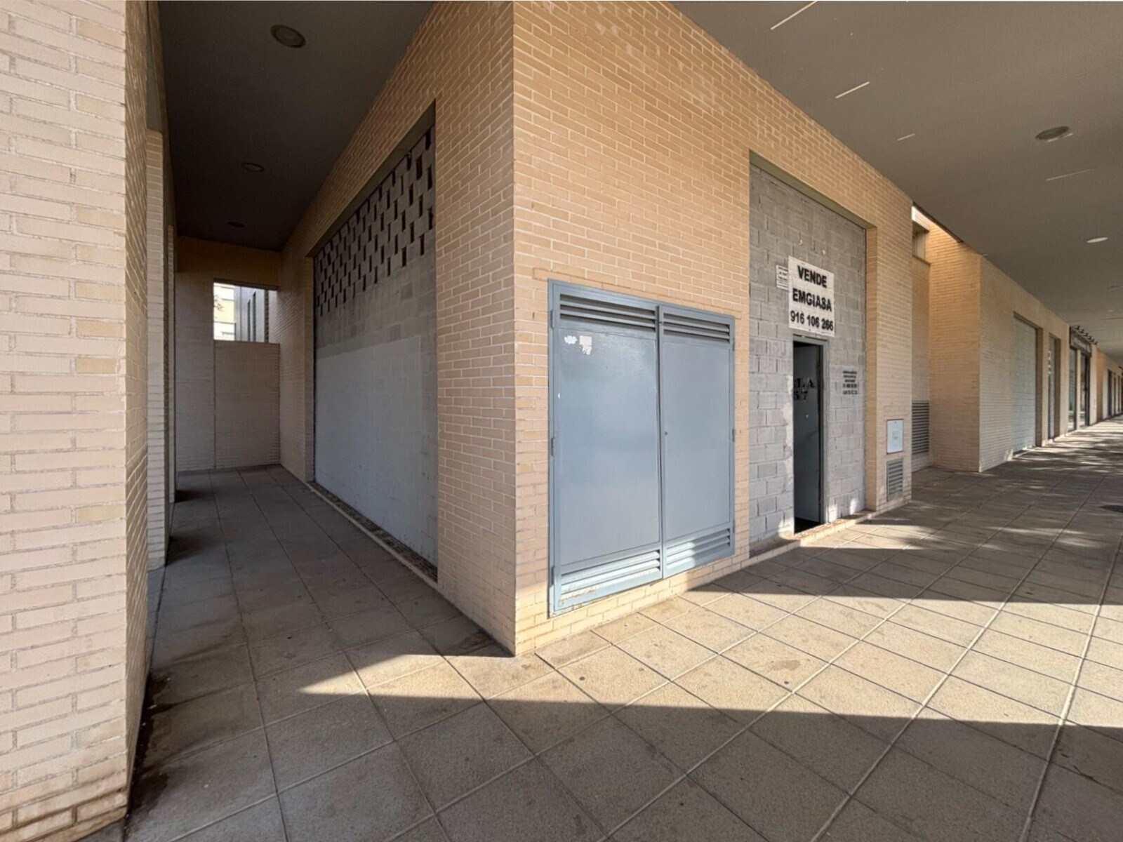 Local commercial dans Alcorcón, Madrid à louer Photo de l’immeuble– Image 1 sur 4
