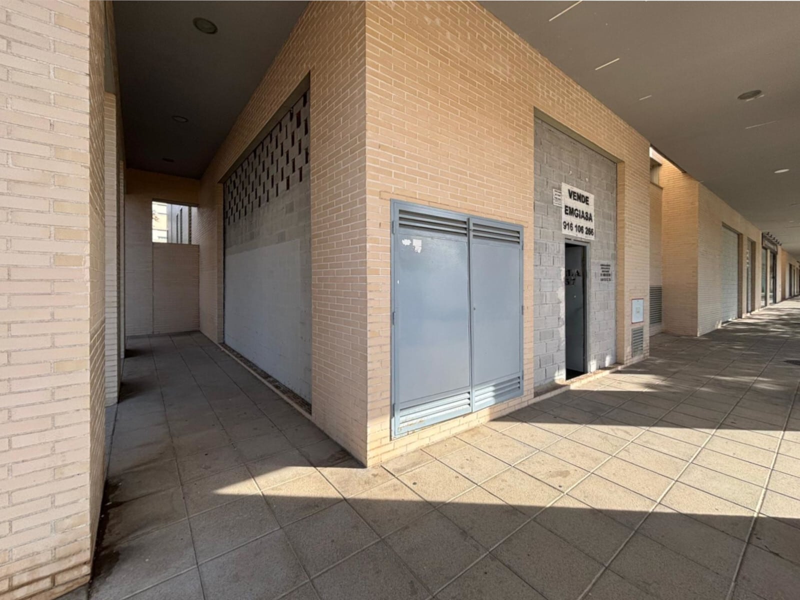Local commercial dans Alcorcón, Madrid à louer Photo de l’immeuble– Image 1 sur 5