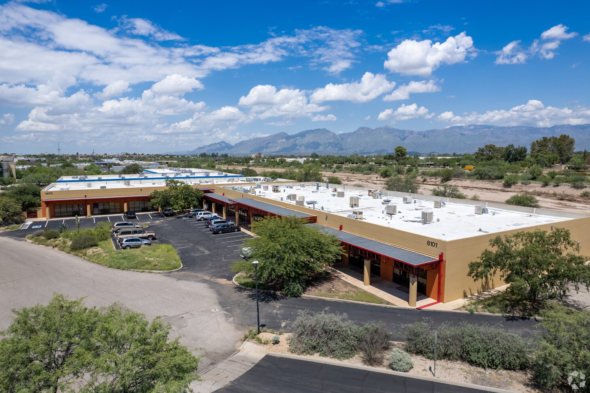 8075-8101 E Research Ct, Tucson, AZ à louer Photo de l’immeuble– Image 1 sur 13