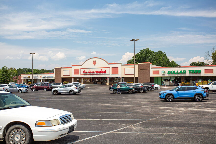 4610-4628 W Market St, Greensboro, NC à louer - Photo de l’immeuble – Image 3 sur 3