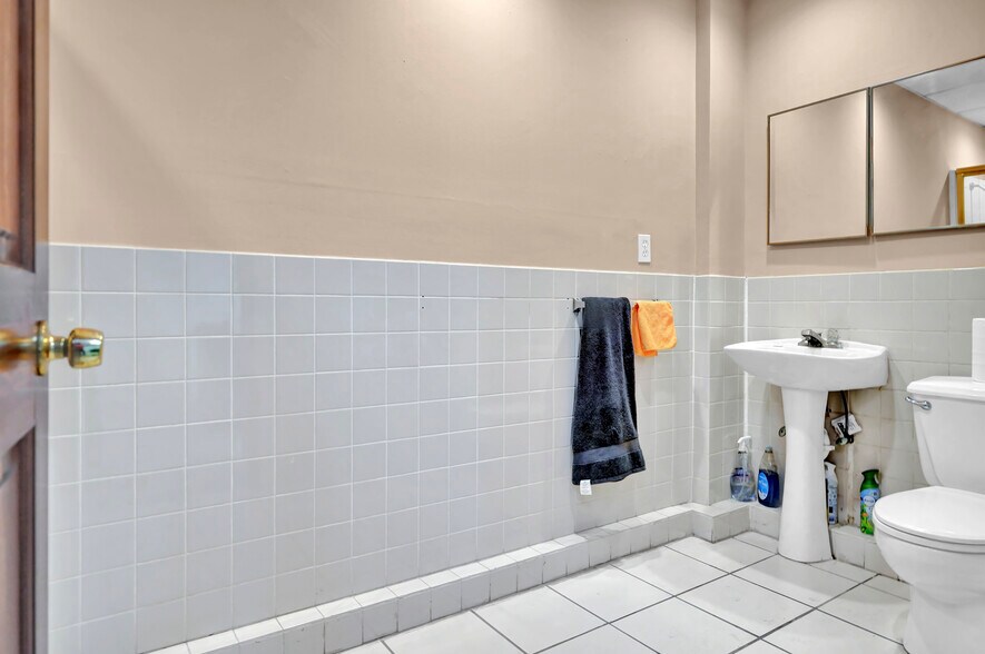 3337 NW 74th Ave, Miami, FL à louer - Photo de l’immeuble – Image 3 sur 38
