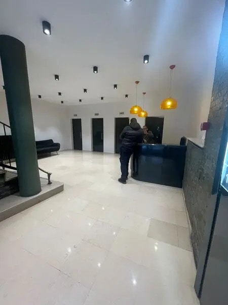 336-340 Rue Saint-Honoré, Paris à louer Hall d’entrée– Image 1 sur 8