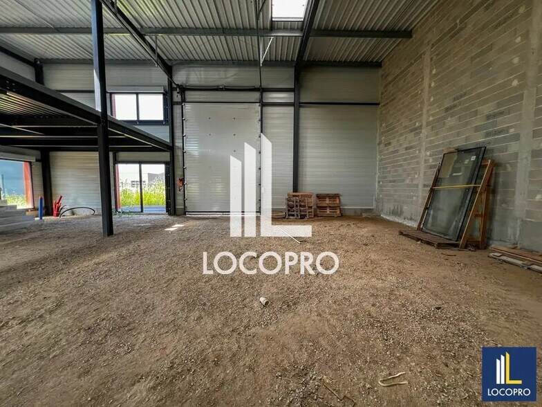 Industriel/Logistique dans Taillades à louer - Photo de l’immeuble – Image 3 sur 20