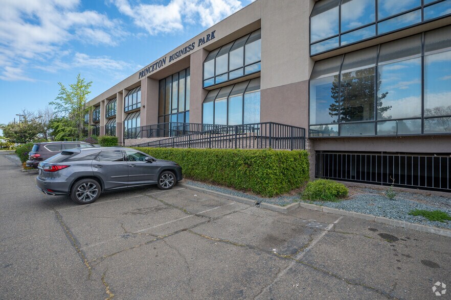 3353 Bradshaw Rd, Sacramento, CA à louer - Photo de l’immeuble – Image 3 sur 8