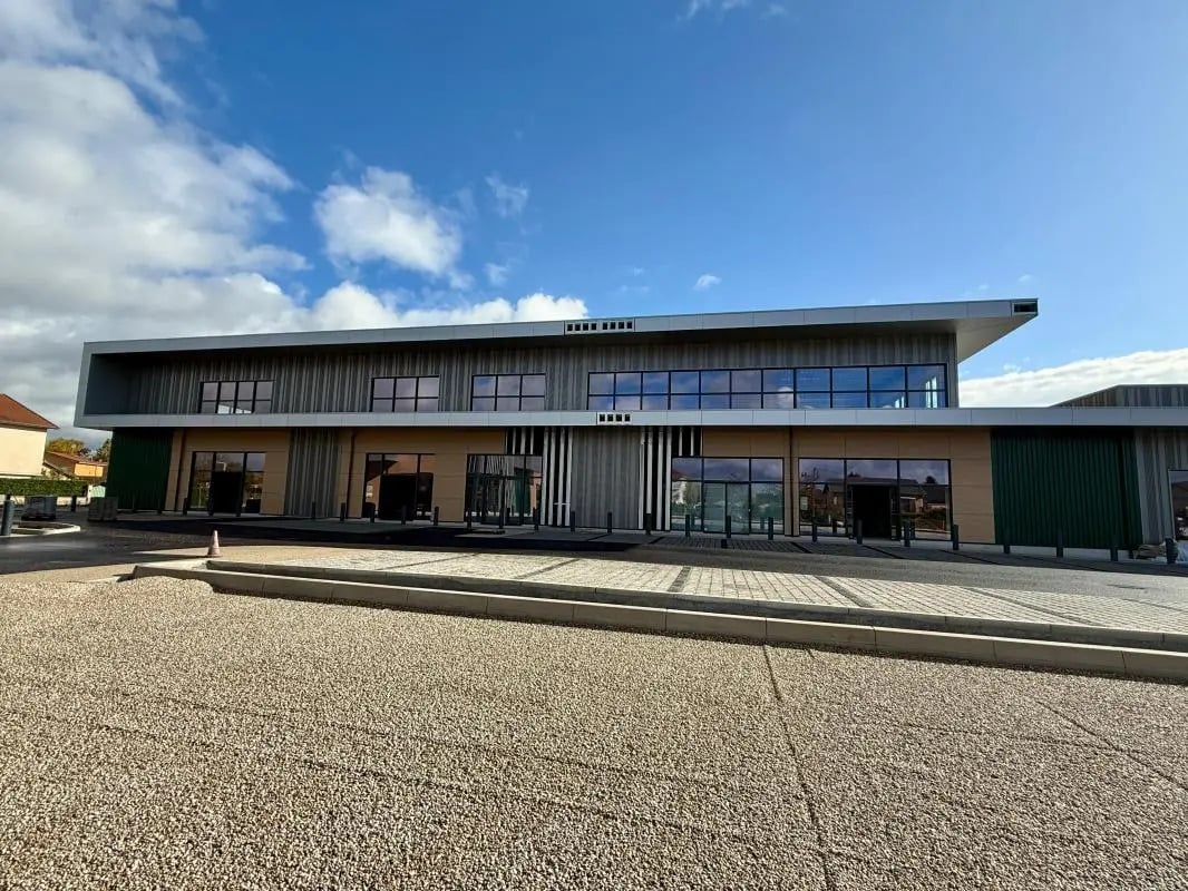 Local d’activités dans Saint-Denis-lès-Bourg à louer Photo de l’immeuble– Image 1 sur 5