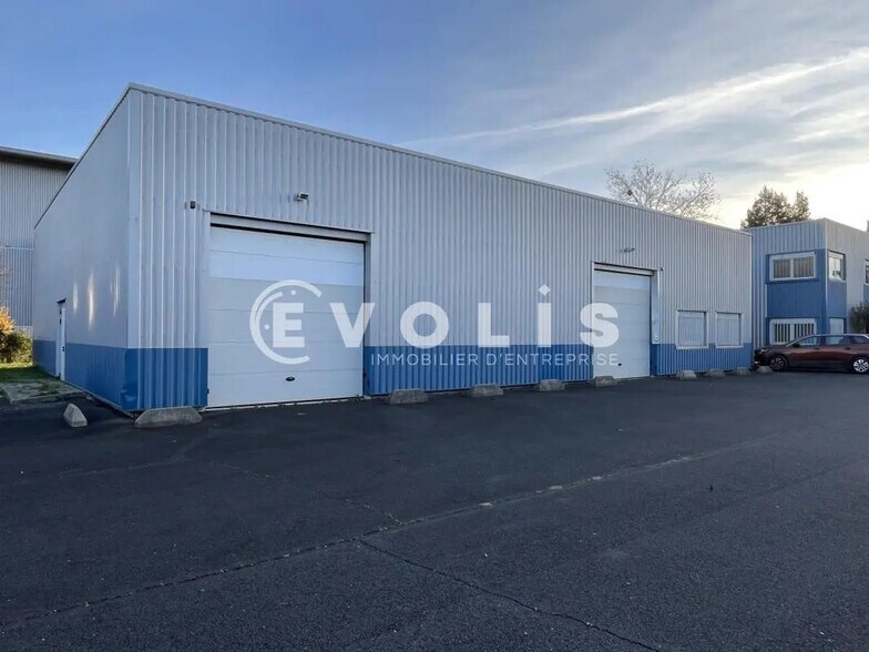 Bureau dans Gallargues-le-Montueux à louer - Photo de l’immeuble – Image 3 sur 7