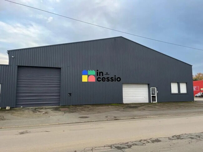 Plus de détails pour Local d’activités à vendre