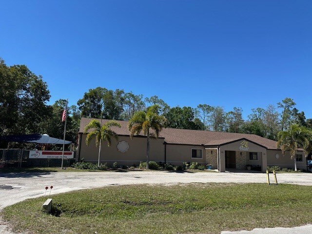 13410 Shire Ln, Fort Myers, FL à vendre - Photo de l’immeuble – Image 2 sur 10