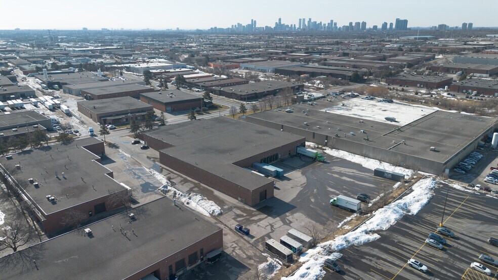 1231 Kamato Rd, Mississauga, ON à louer - Aérien – Image 2 sur 5