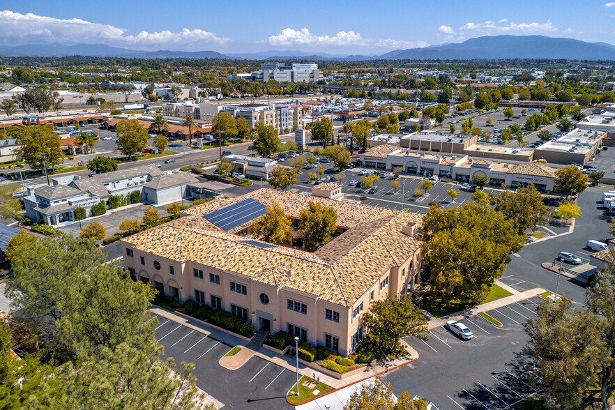 27349 Jefferson Ave, Temecula, CA à louer - Photo de l’immeuble – Image 1 sur 8