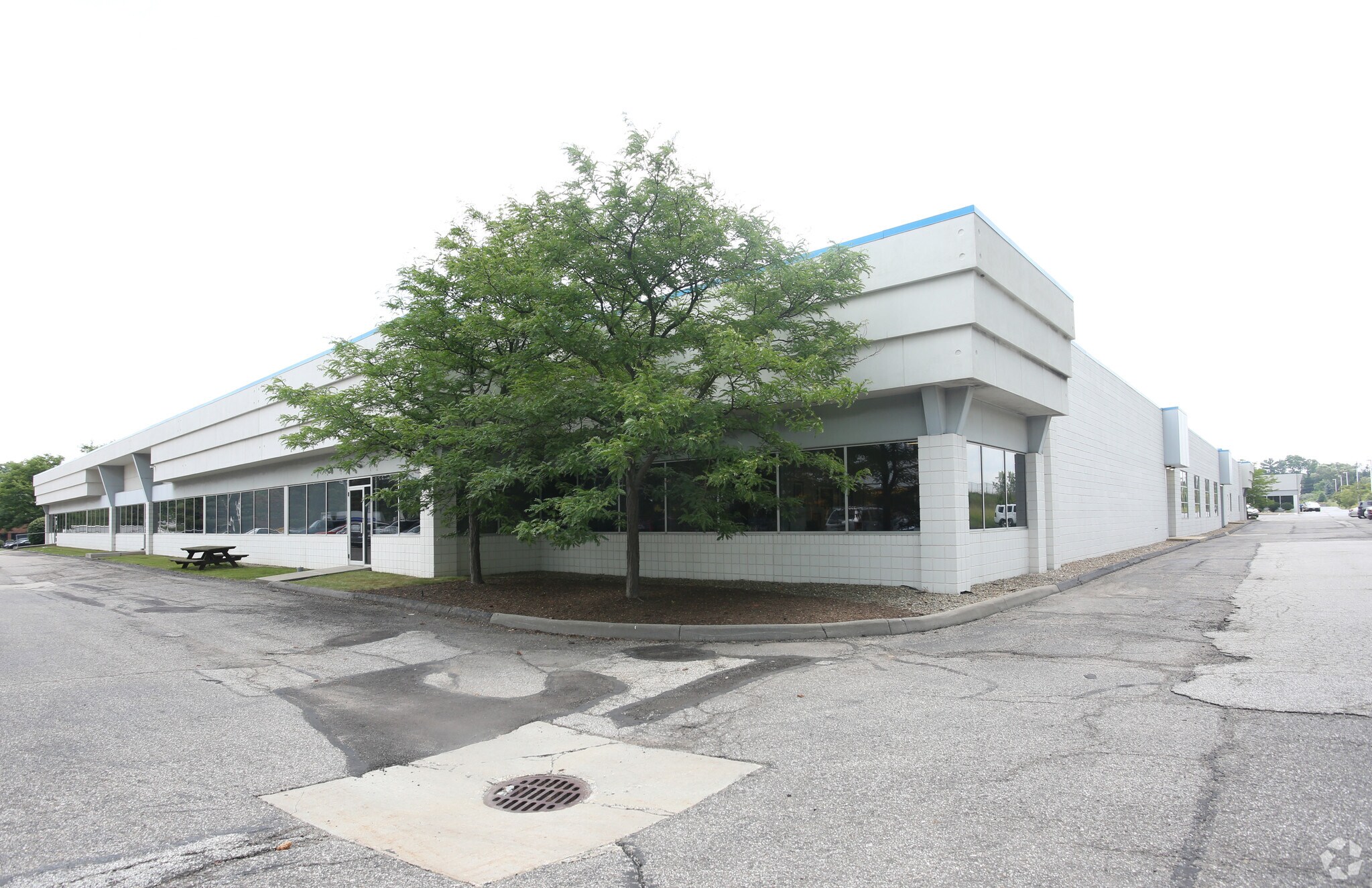7630-7650 First Pl, Oakwood Village, OH à louer Photo de l’immeuble– Image 1 sur 6