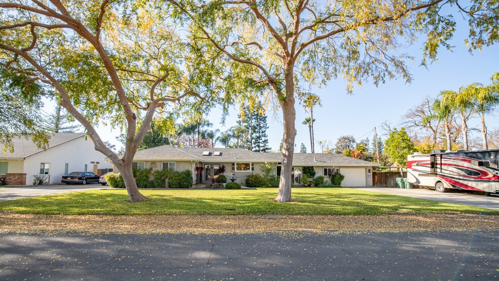 1403 Rowena Way, Sacramento, CA à vendre - Photo principale – Image 1 sur 107