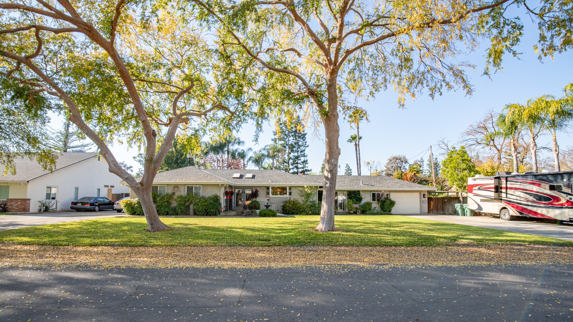 1403 Rowena Way, Sacramento, CA à vendre Photo principale– Image 1 sur 108