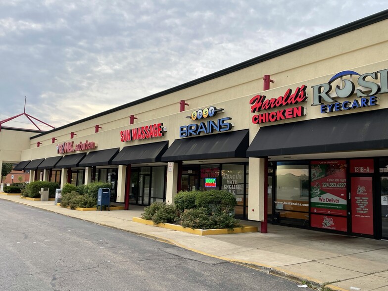 1300 N Roselle Rd, Schaumburg, IL à louer - Photo de l’immeuble – Image 3 sur 6
