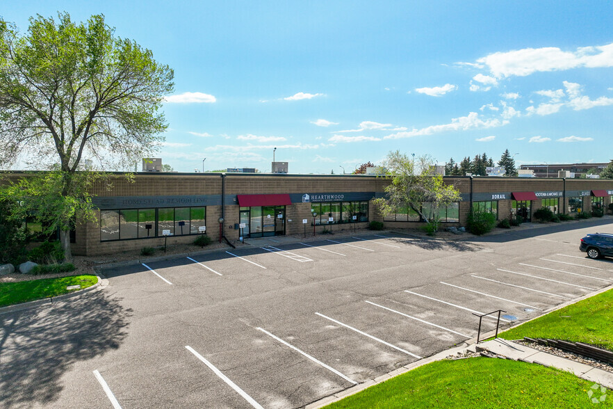 1890 Woodlane Dr, Woodbury, MN à vendre - Photo de l’immeuble – Image 2 sur 6