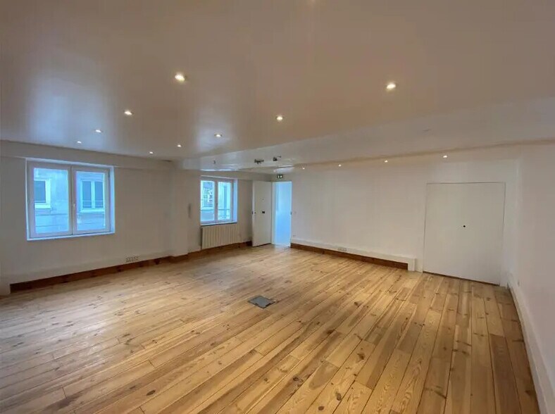 Bureau dans Paris à louer - Photo de l’immeuble – Image 2 sur 7