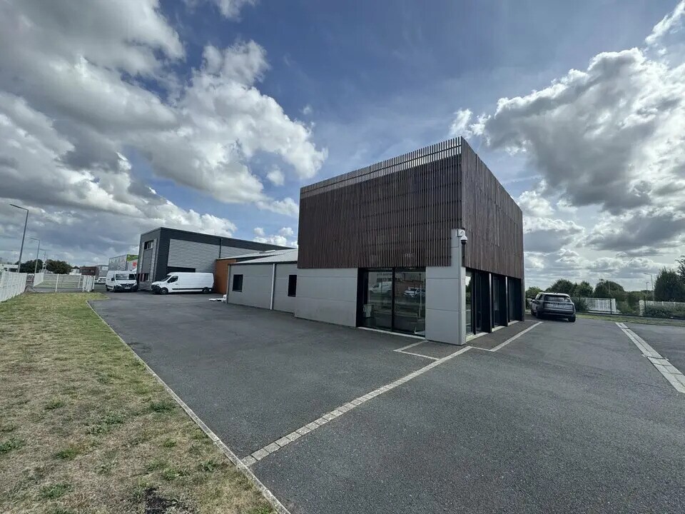 Local d’activités dans Bretteville-sur-Odon à louer Photo de l’immeuble– Image 1 sur 3
