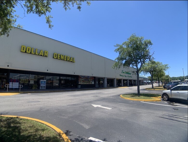 7004 W Waters Ave, Tampa, FL à louer - Photo de l’immeuble – Image 2 sur 21
