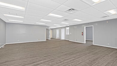 1657 N Kostner Ave, Chicago, IL à louer Photo intérieure– Image 2 sur 4