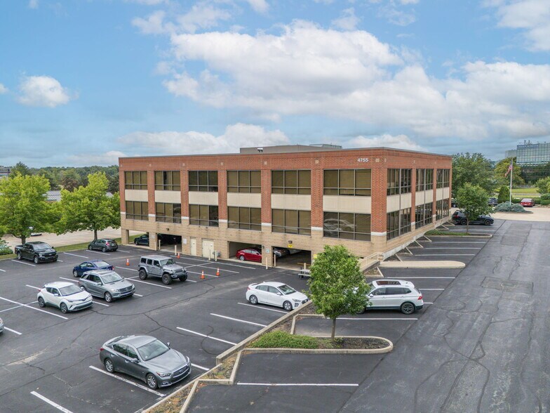 4755 Lake Forest Dr, Blue Ash, OH à louer - Photo de l’immeuble – Image 2 sur 13