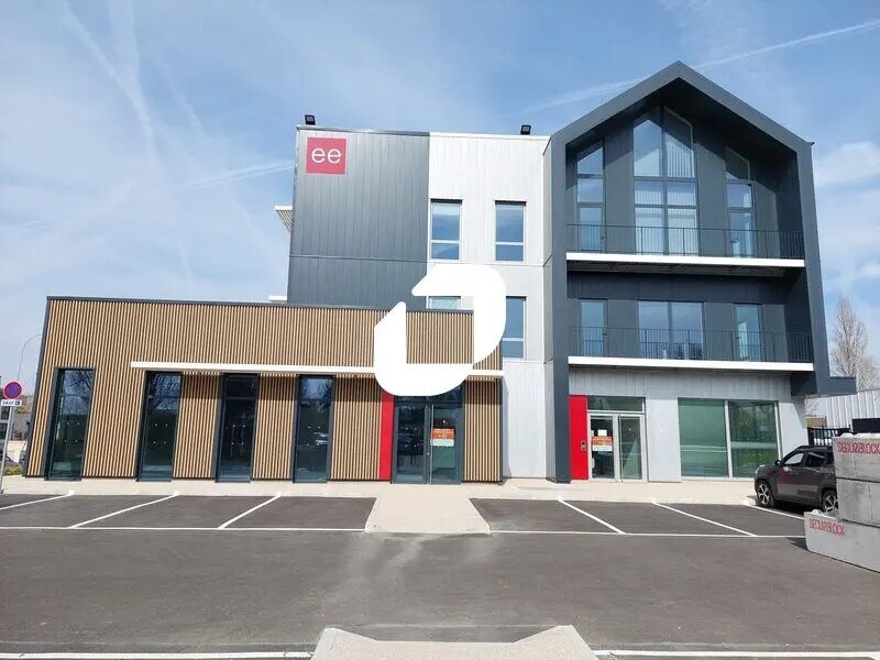 Bureau dans Plaisir à louer Photo de l’immeuble– Image 1 sur 20